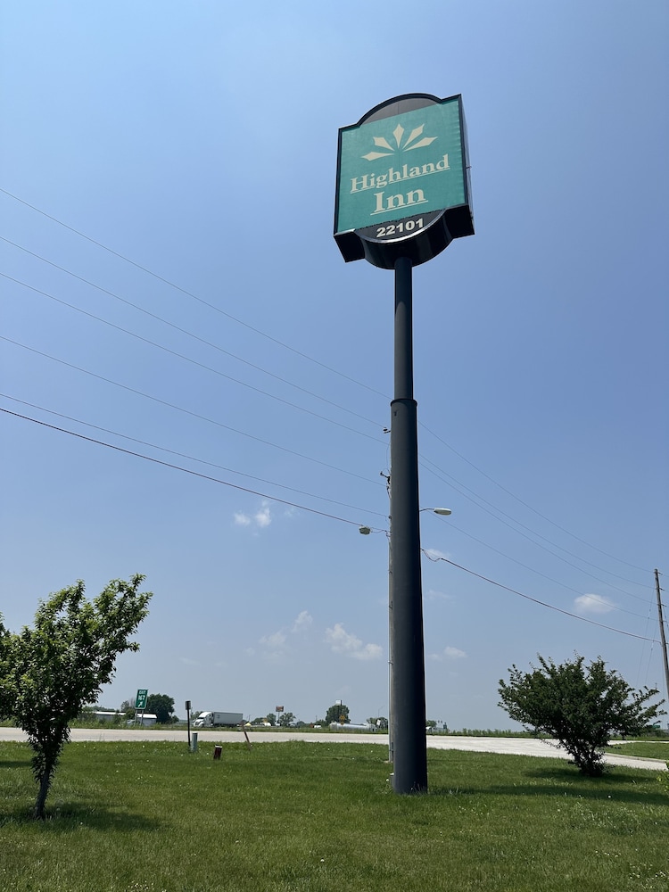 Highland Inn Peculiar 49/52