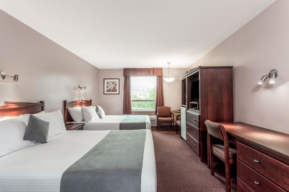 Super 8 Lake Country Winfield Area 20/30