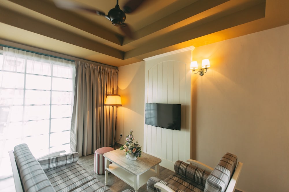 Tasik Villa International Resort 54/72