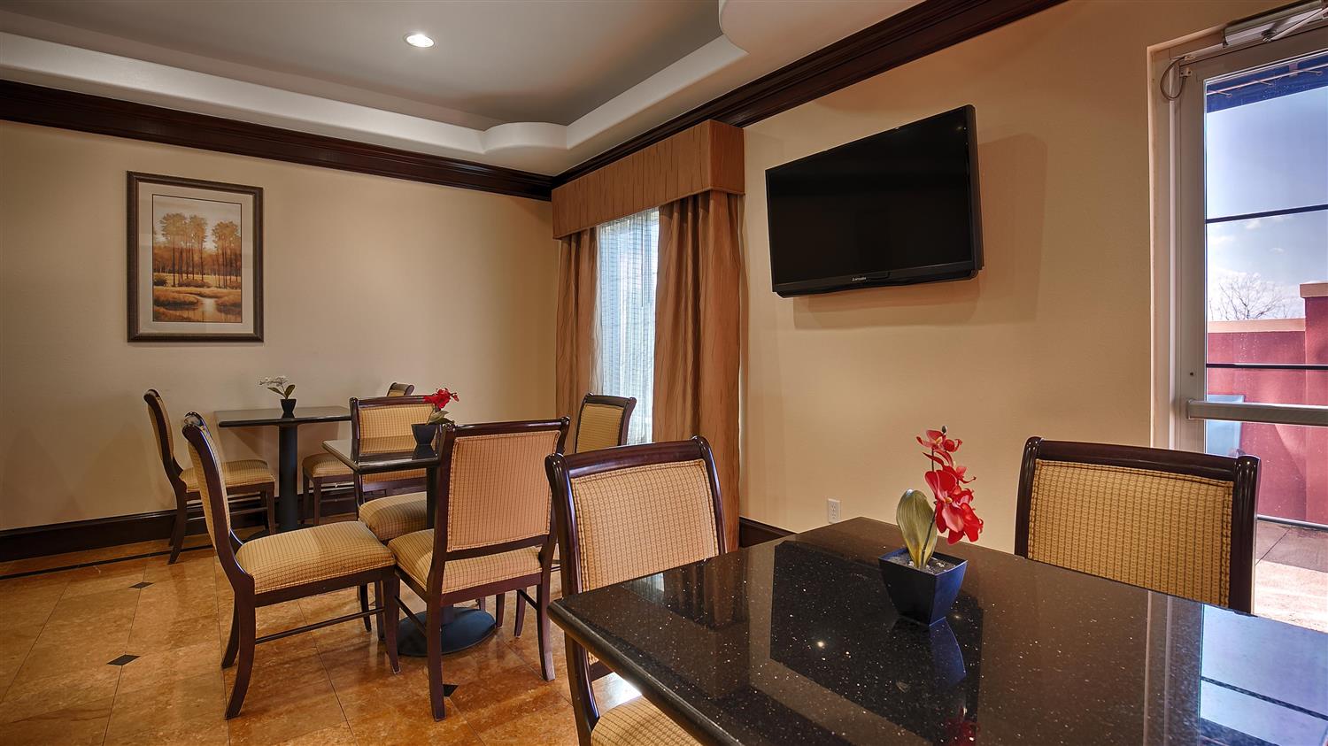 Best Western Plus Manvel Inn & Suites 7/7