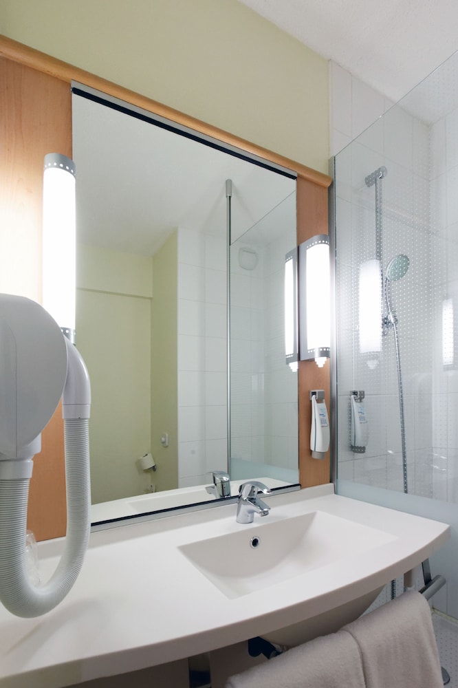ibis La Roche sur Yon 20/73