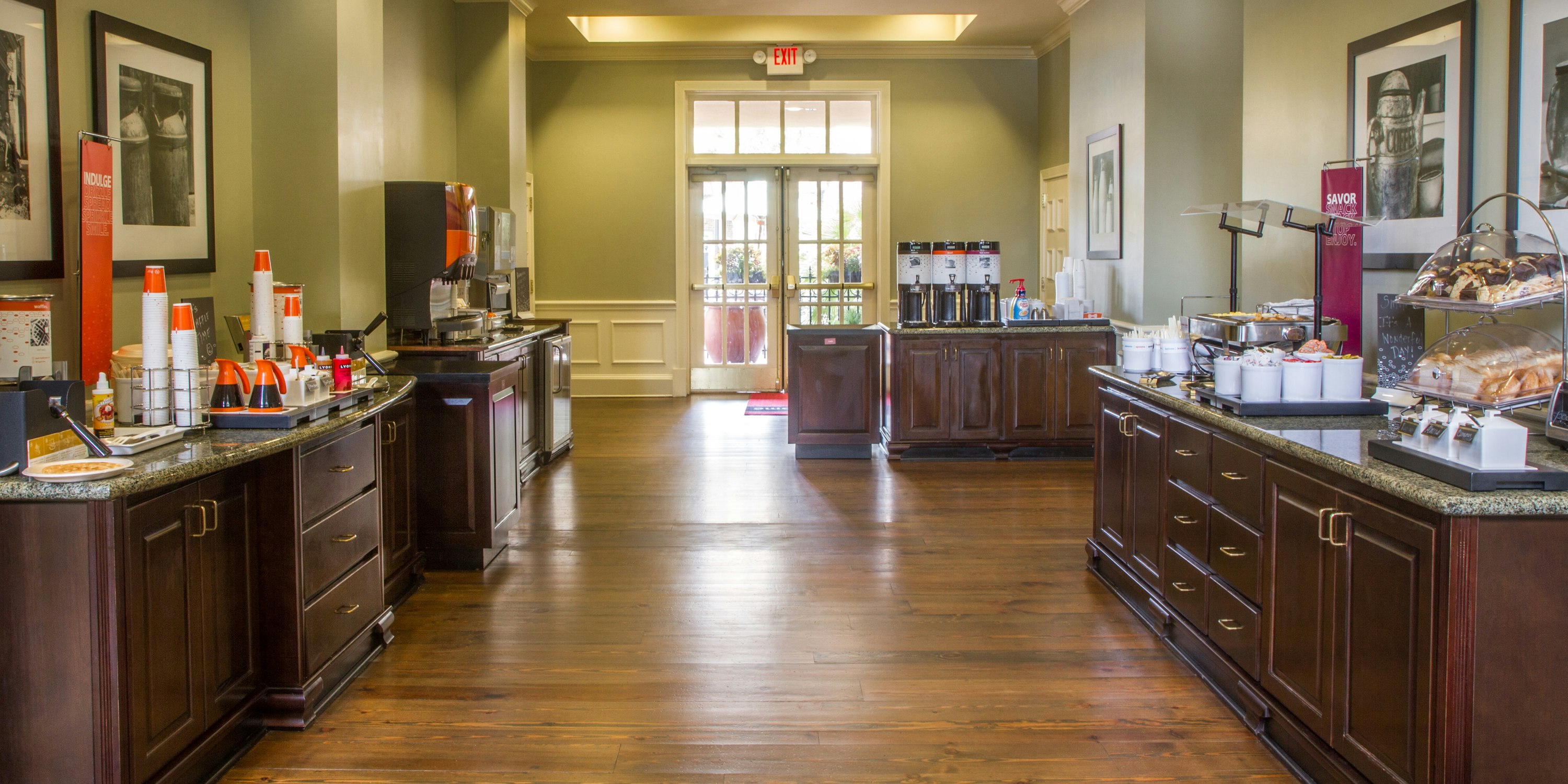 Hampton Inn and Suites Savannah Historic District 9/77