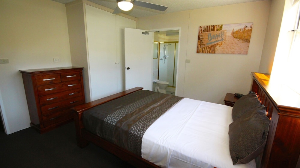 3 BEDROOMS, GARDEN, APARTMENT