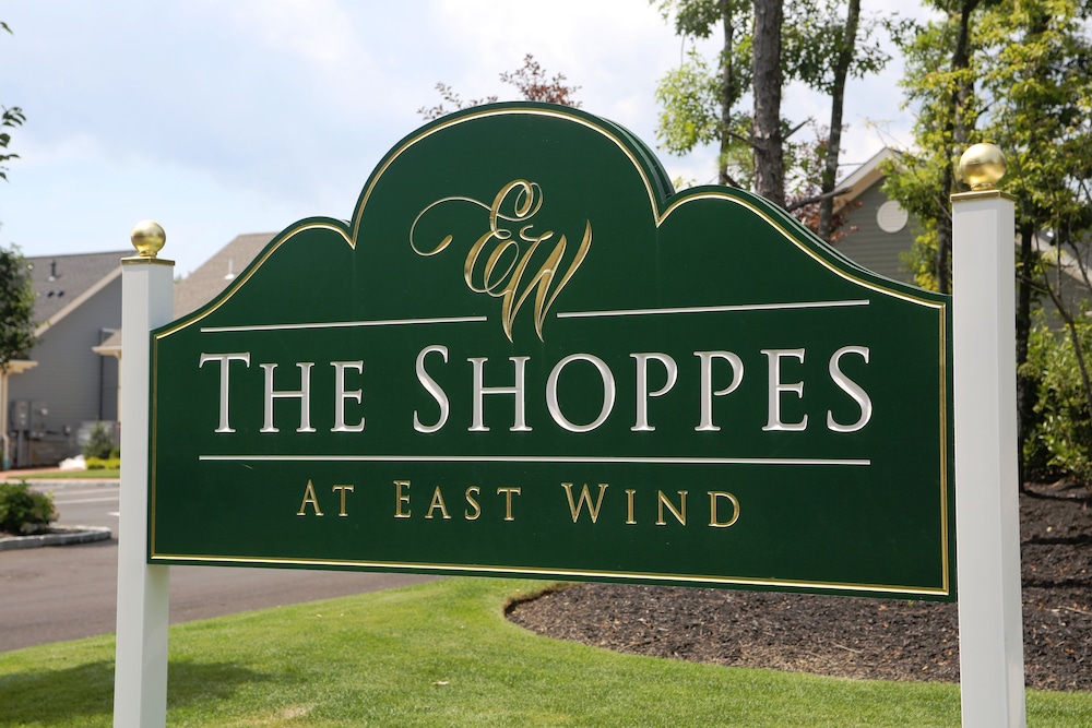 The Inn And Spa At East Wind 2/70