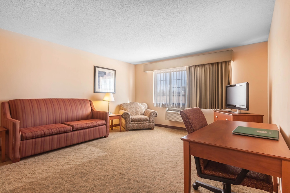 Quality Inn & Suites Owasso US-169 28/45