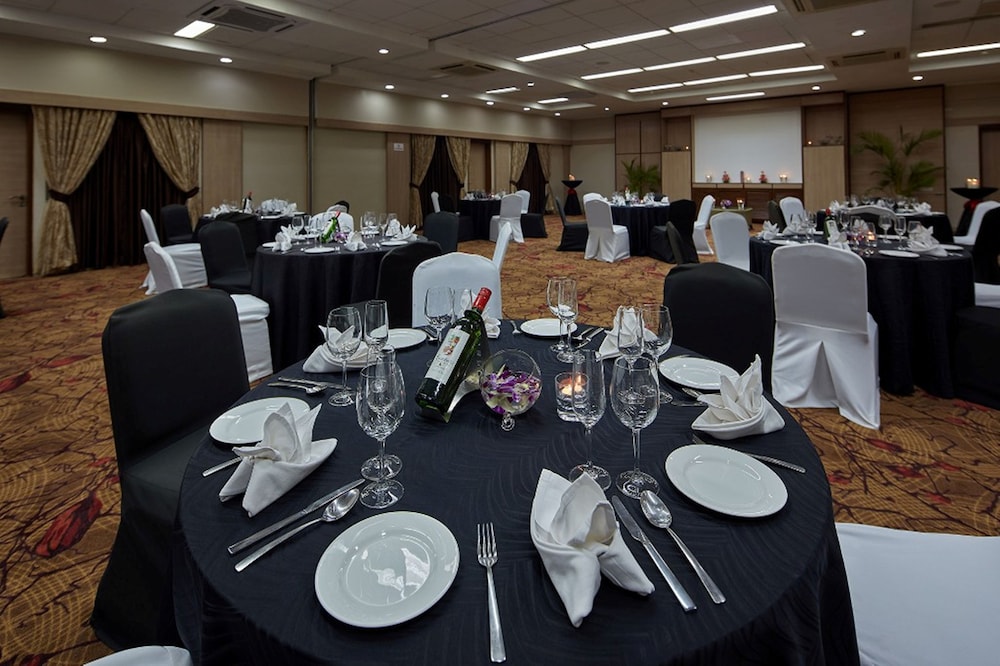 Royal Orchid Beach Resort & Spa, Goa 42/67