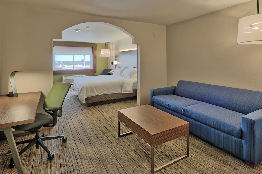 Holiday Inn Express Hotel And Suites Portales 45/70