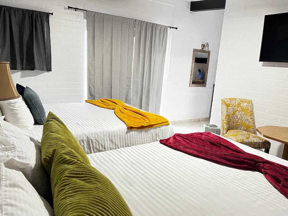 Sierra Lodge 12/51