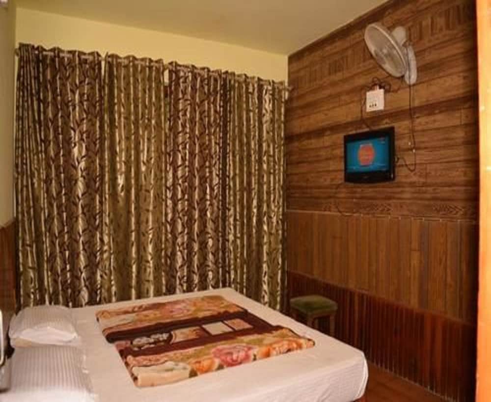 Hotel Tashila - Manali 12/17