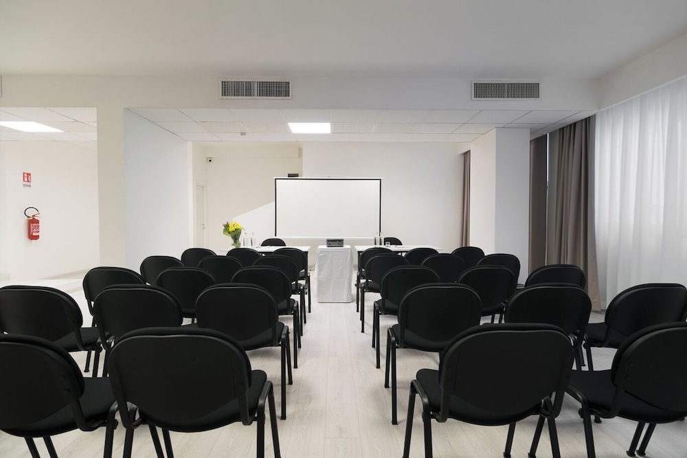 Massimi City Garden Hotel 45/58