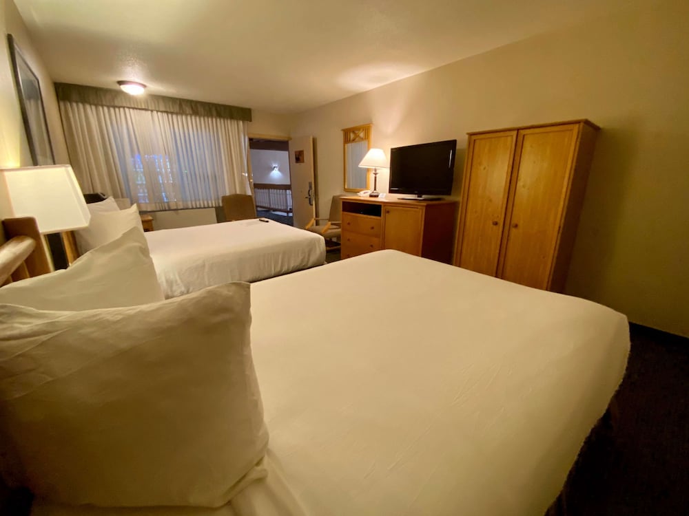 Standard, 2 Queen Beds, Accessible