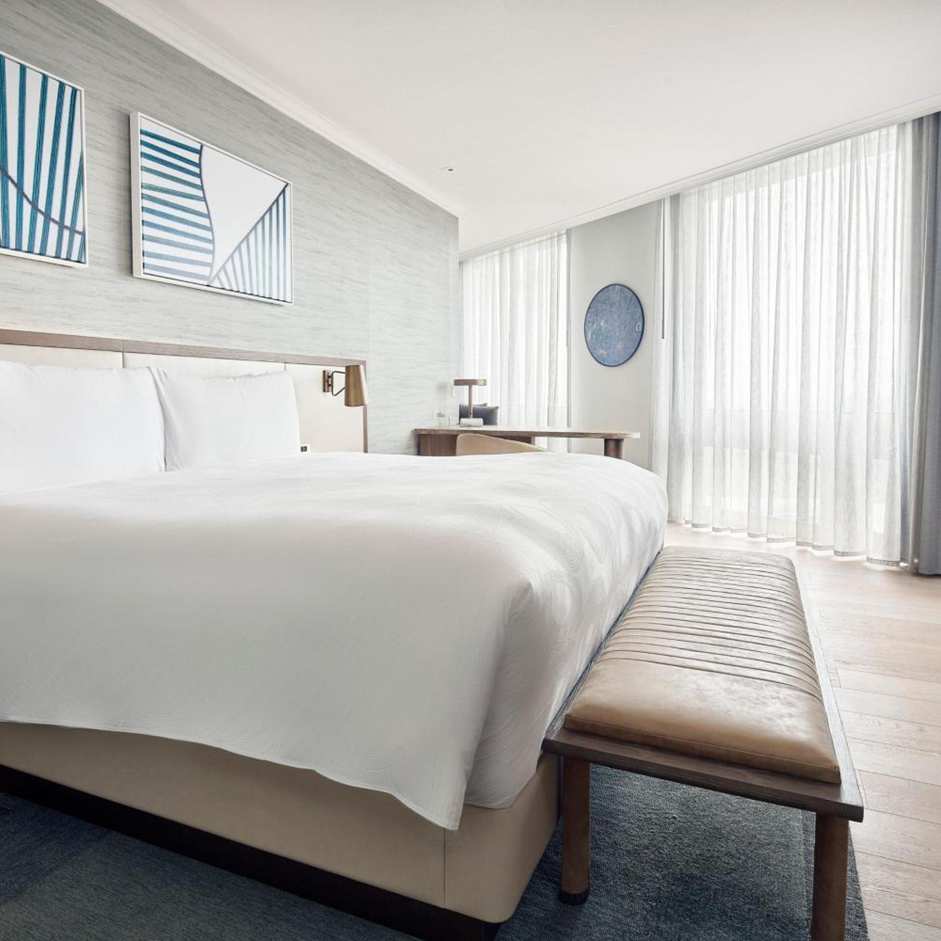Master, Suite, King Bed, Sofa, Executive Lounge Access