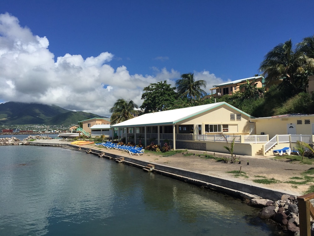 BIRD ROCK BEACH HOTEL 46/47