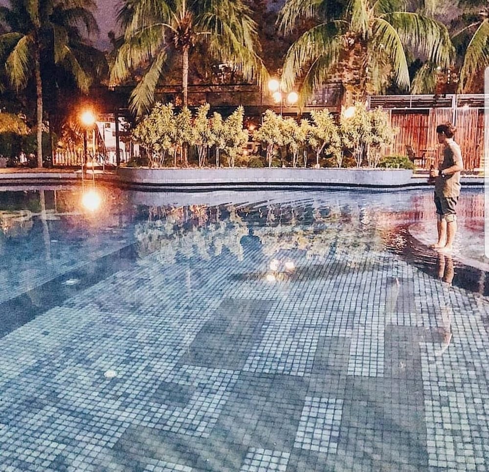 Century Bay Private Residences 62/68