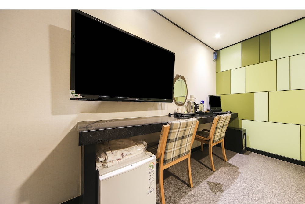 Elysee Hotel 35/44