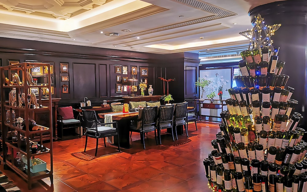 Royal Grace Hotel 35/49