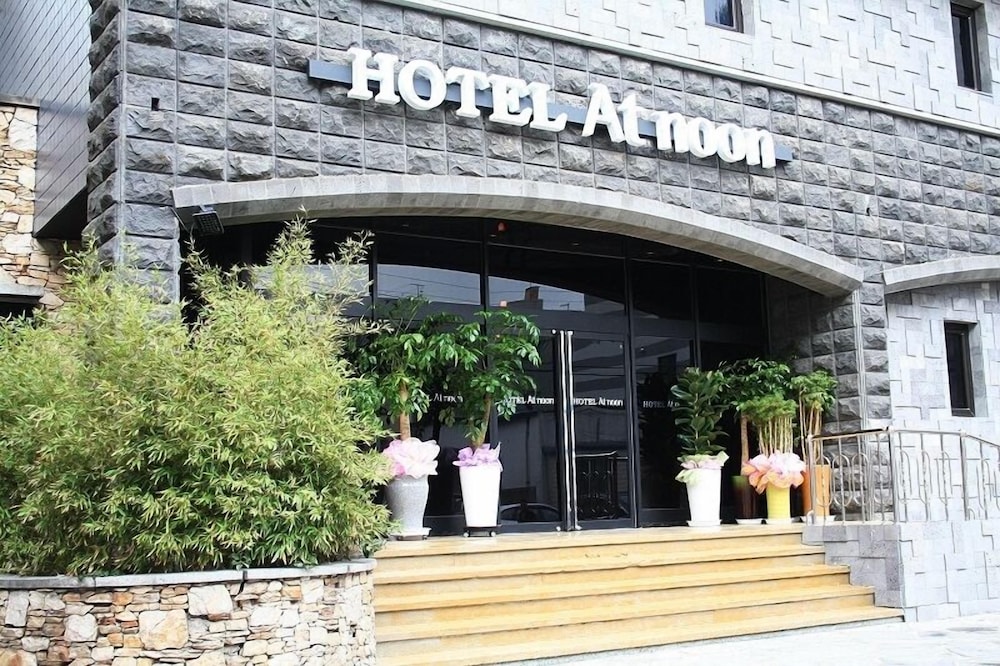Hotel At Noon 5/47