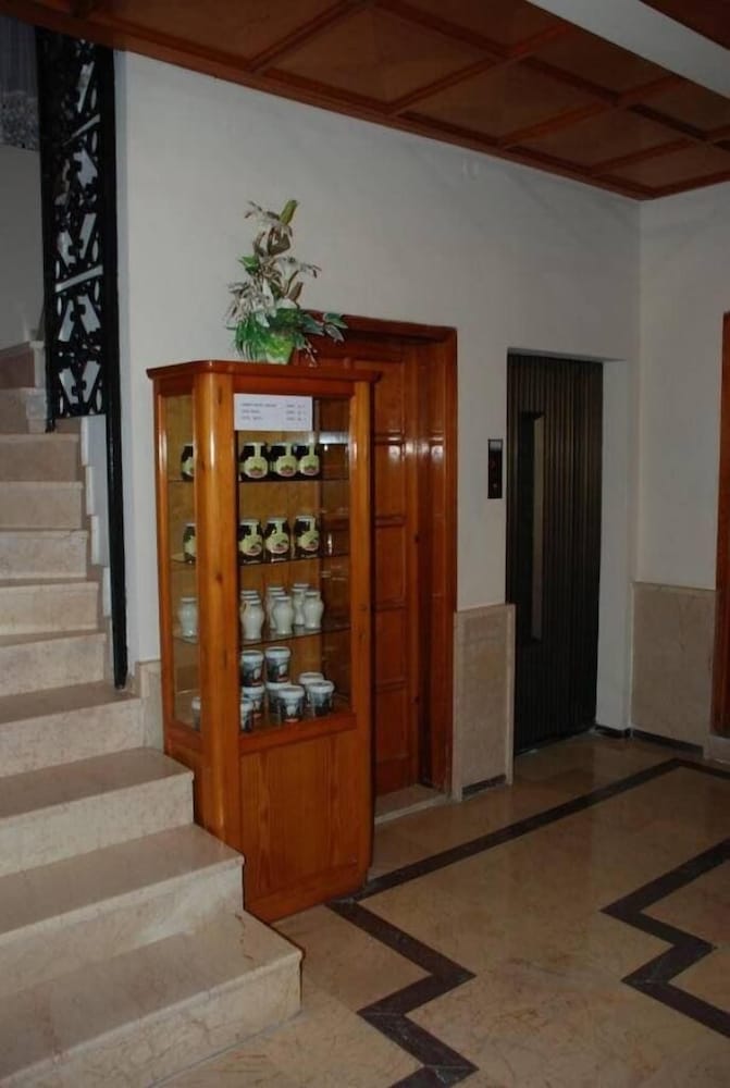 KERMAN HOTEL 25/52