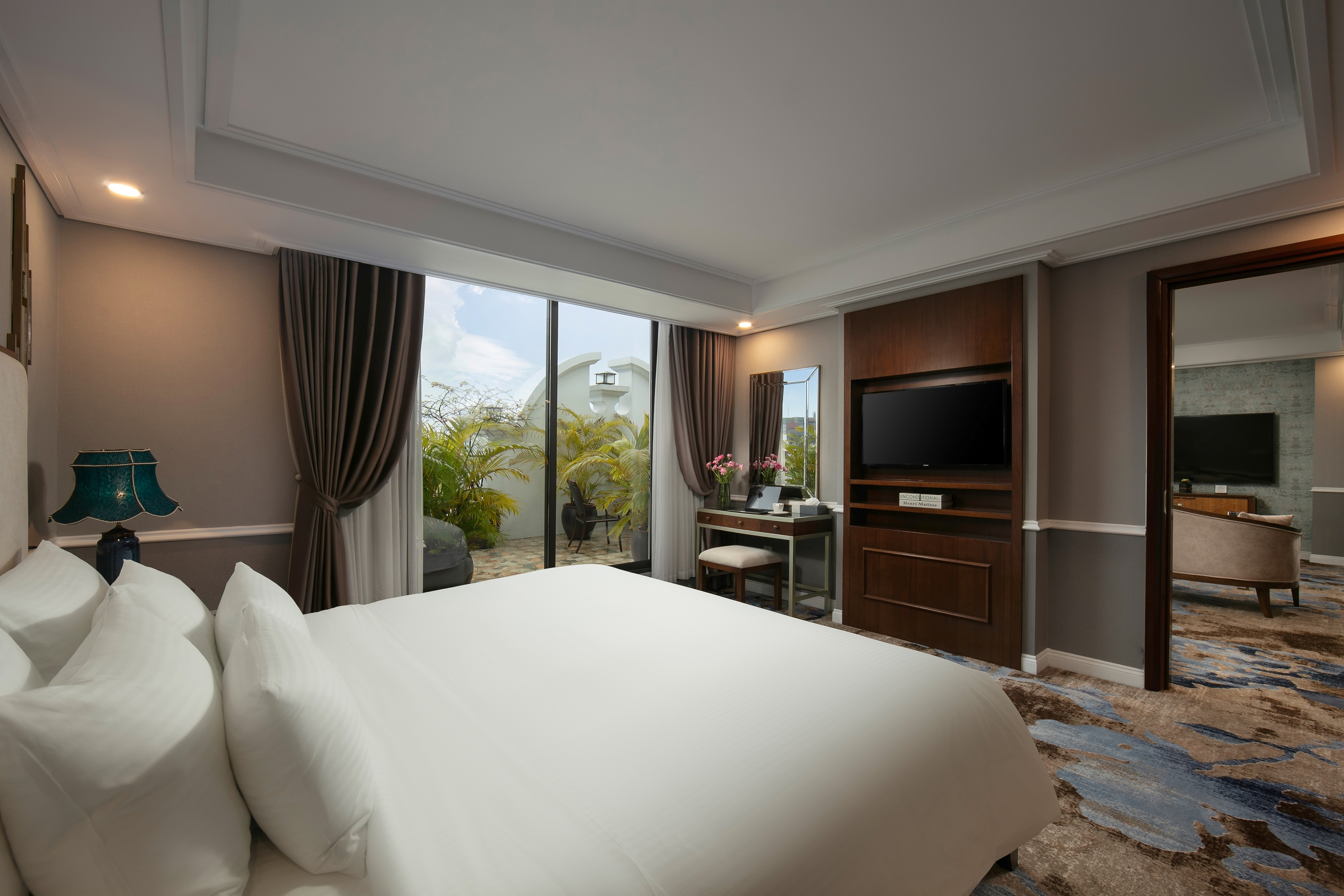 Presidential, O Suite, Lake View