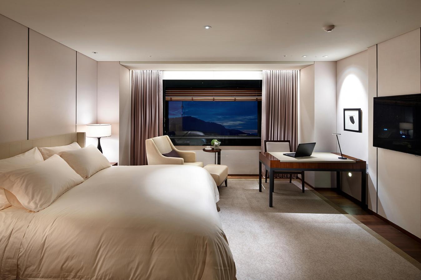 Room Assigned on Arrival, Pool Access
