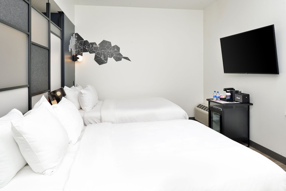 Aloft, 2 Queen Beds