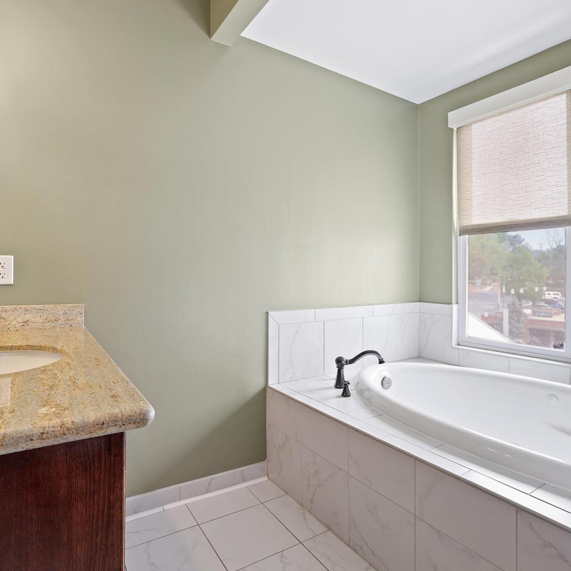 Room, King Bed, Queen Bed, Jetted Tub