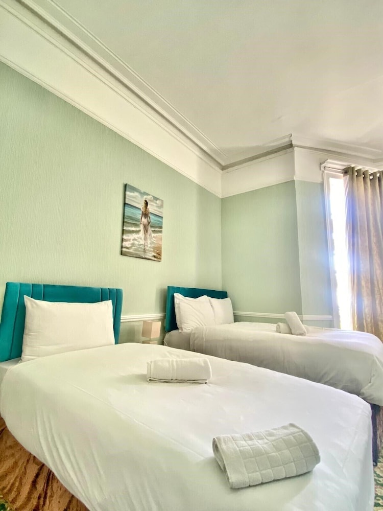 The Carlton Hotel 20/56