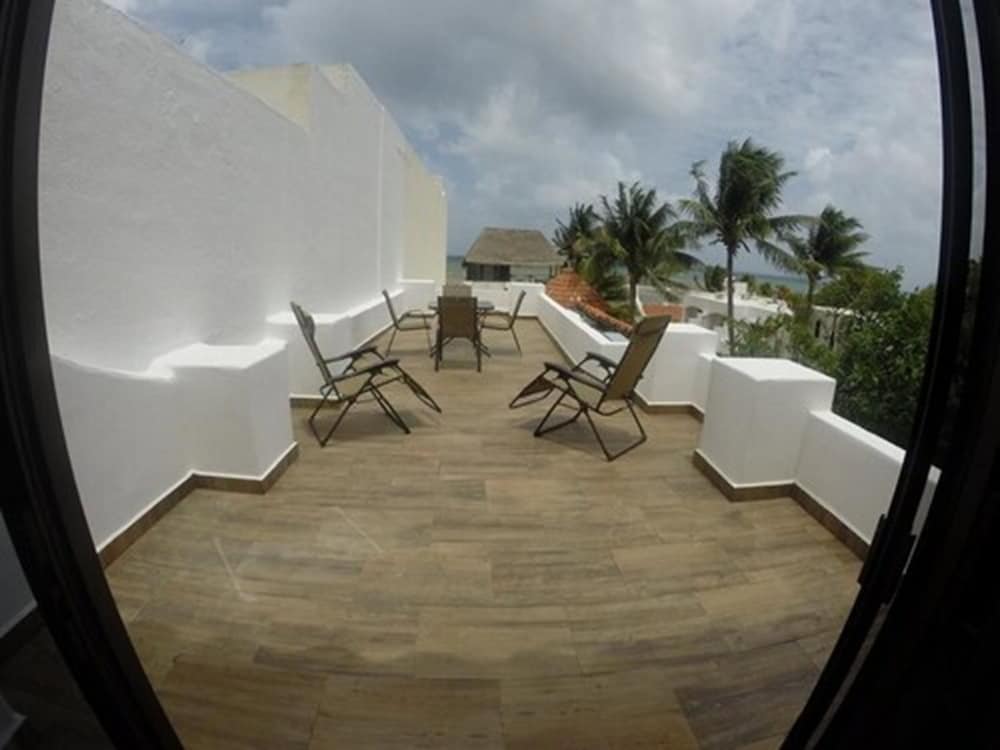 Pelicano Inn 44/67
