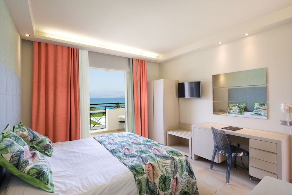 TWIN/DOUBLE DELUXE SEA VIEW