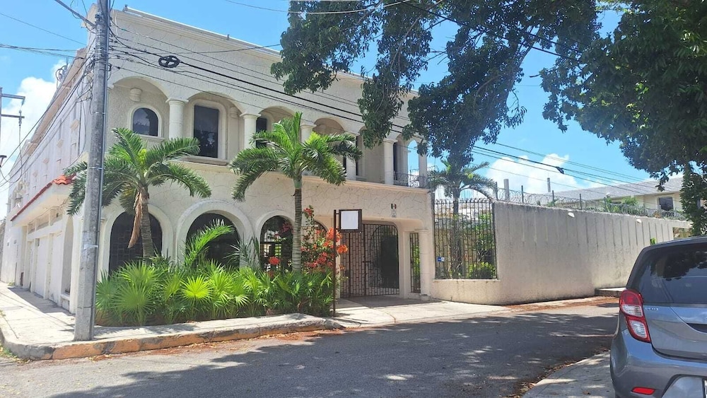 OYO Hotel Rolovi Cancun 43/60
