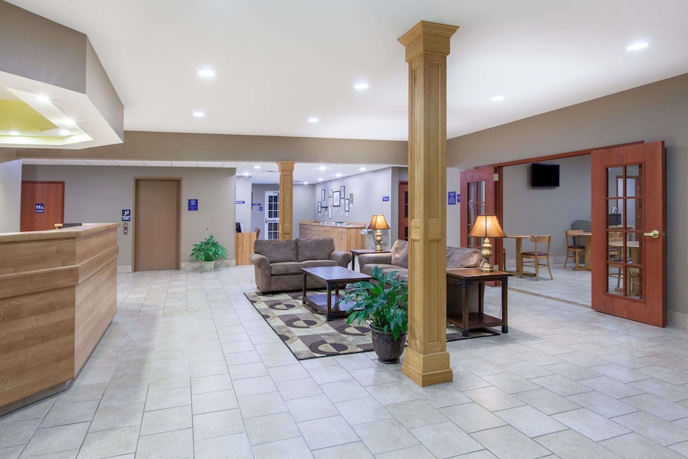 Microtel Inn & Suites By Wyndham Johnstown 32/37