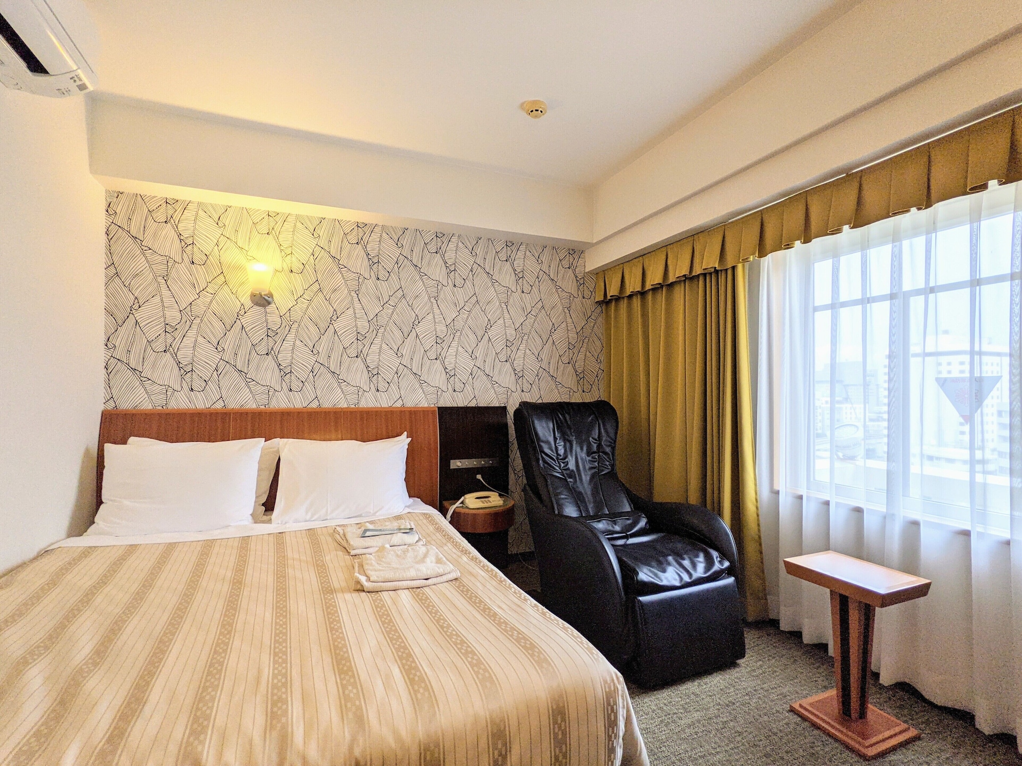 DELUXE, DOUBLE BED