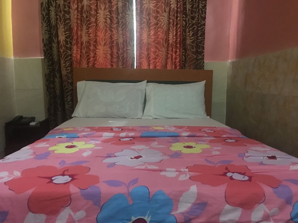 De Zone Hotel Ltd 21/26