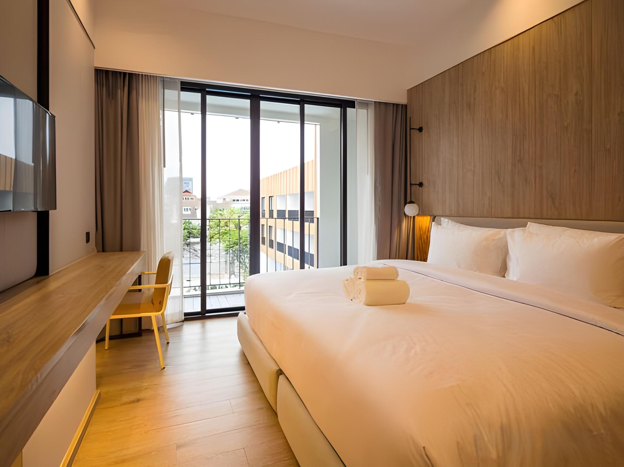 Signature, Deluxe, King Bed