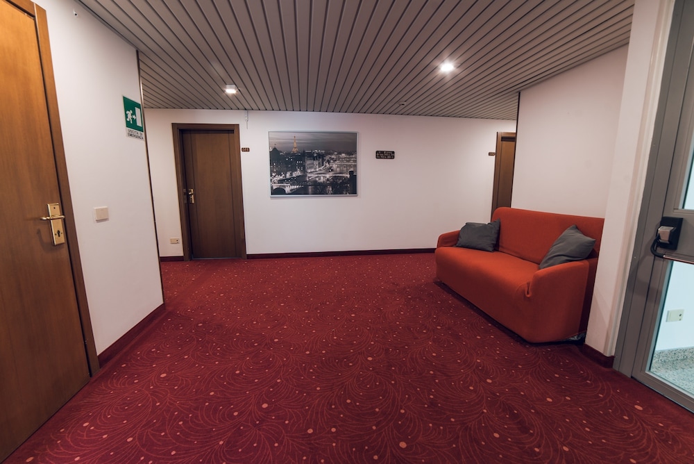 Hotel Everest 49/70