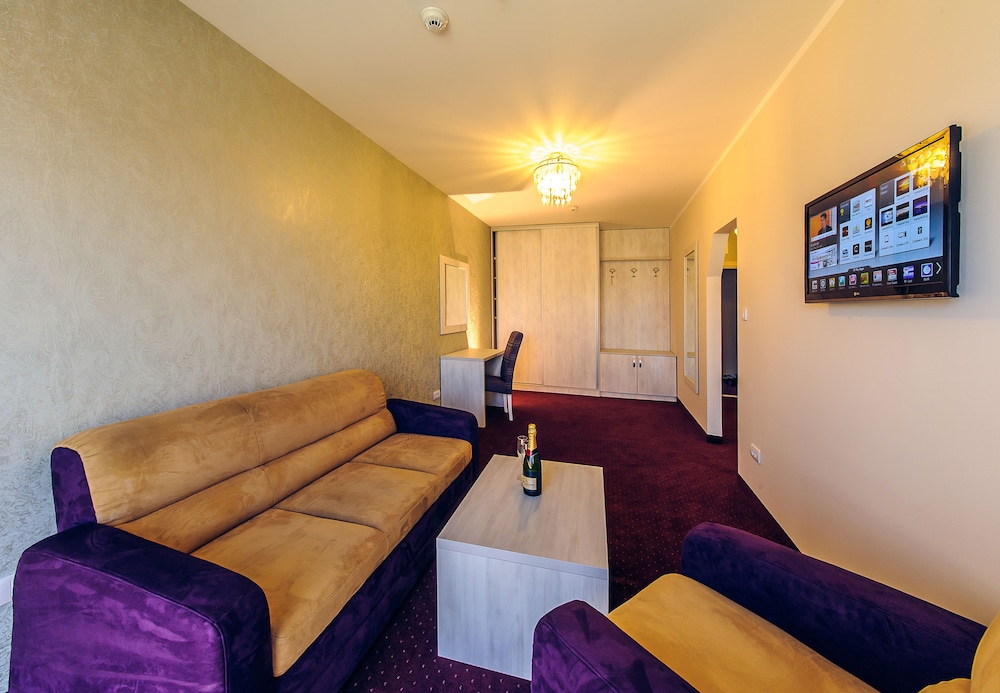 Philia Hotel 36/48