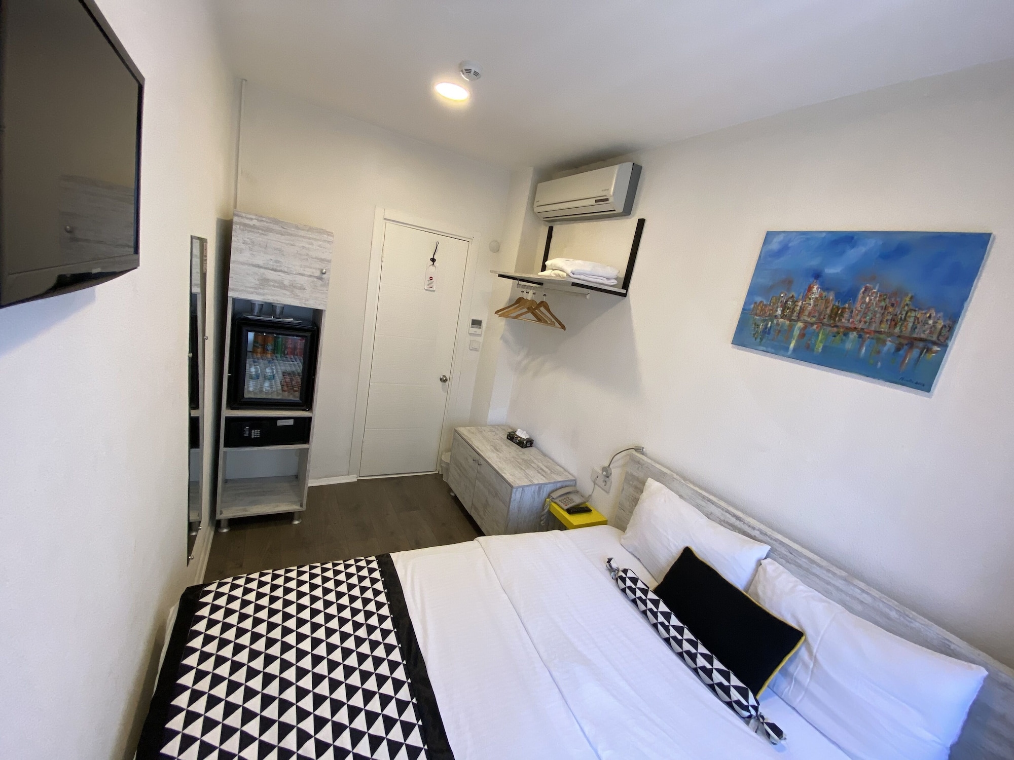 ECONOMY, DOUBLE BED, EXTERNAL BATHROOM