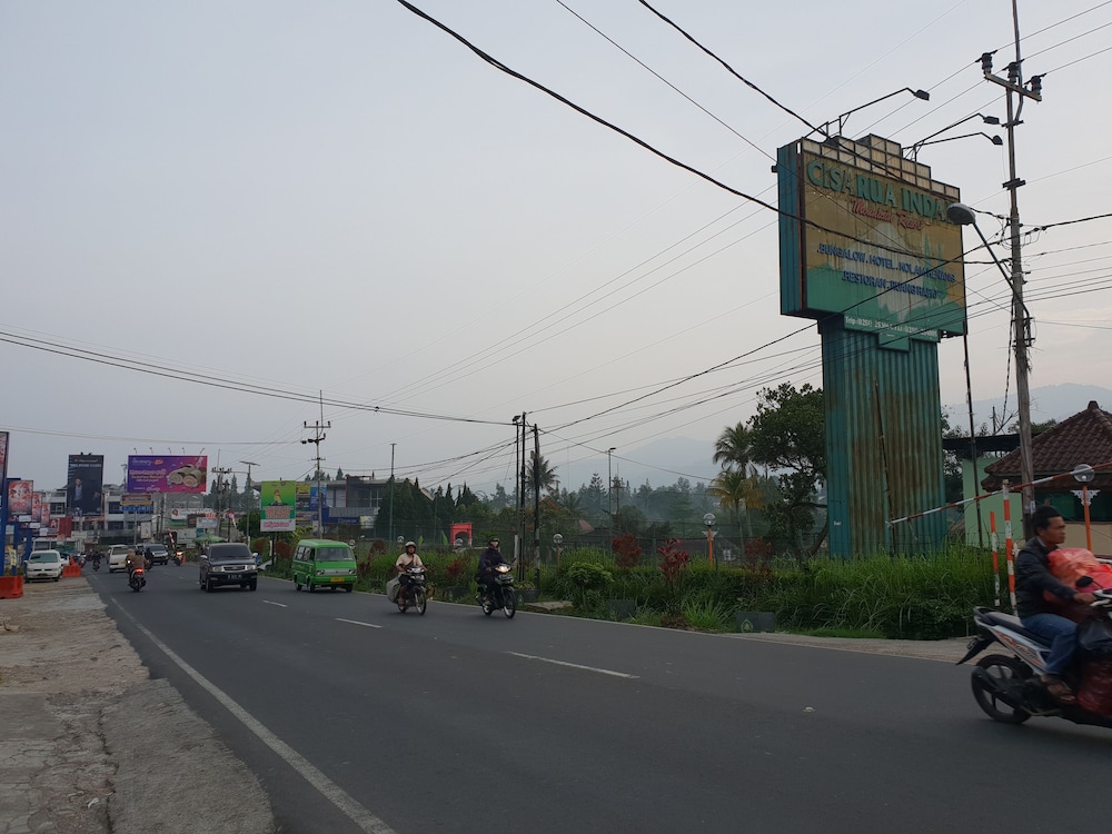 Hotel Cisarua Indah 28/36