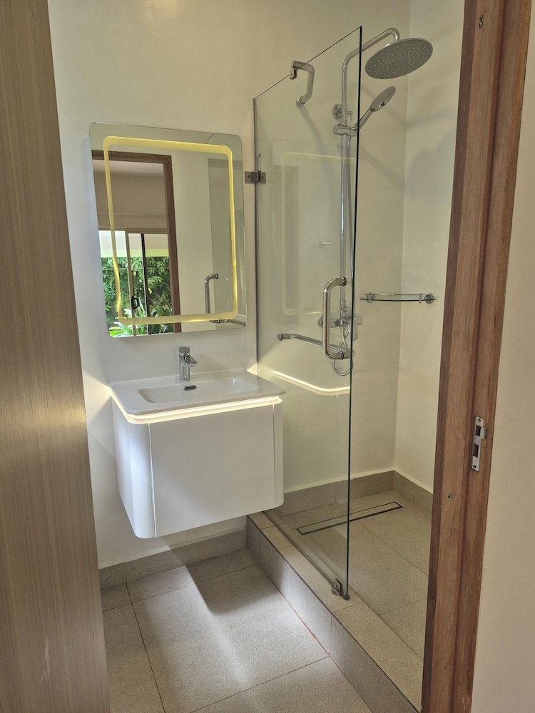Beau Vallon Bungalows 48/50
