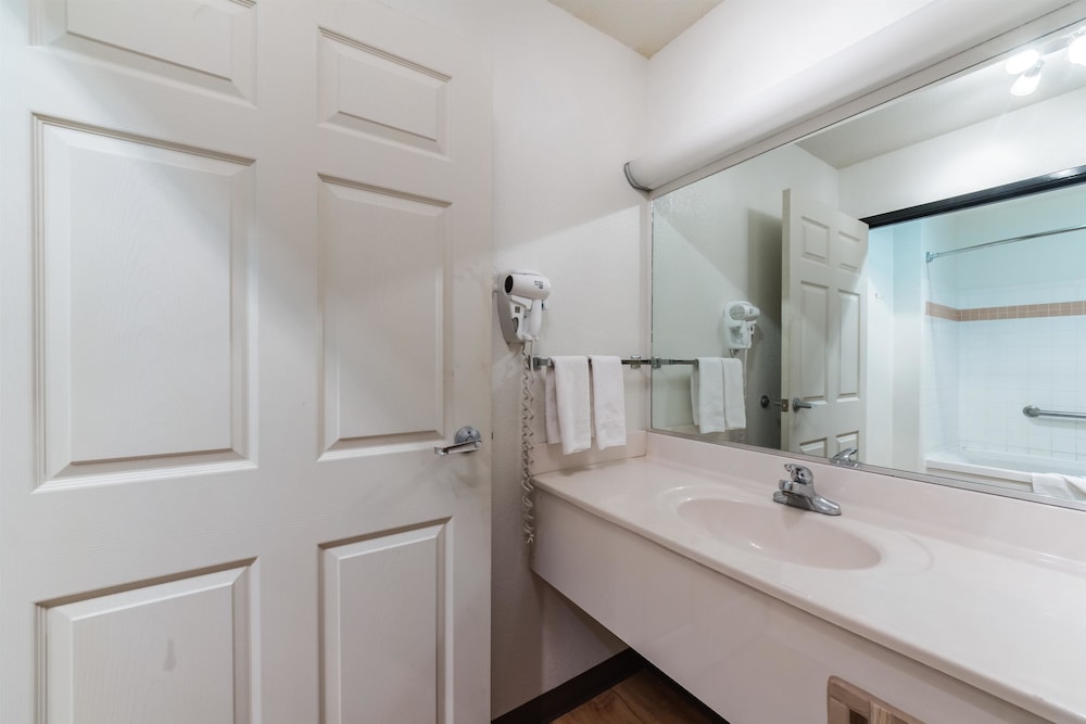 Quality Inn & Suites Junction, TX 9/30