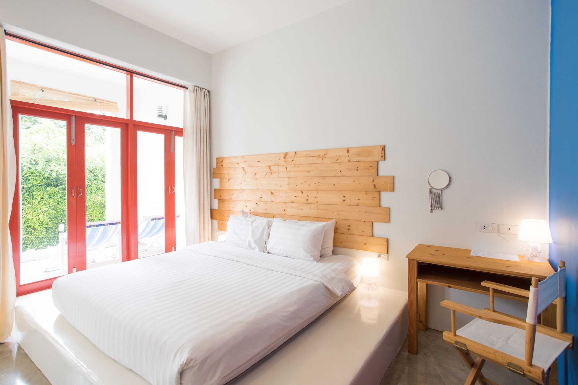 DELUXE, KING BED, GARDEN VIEW