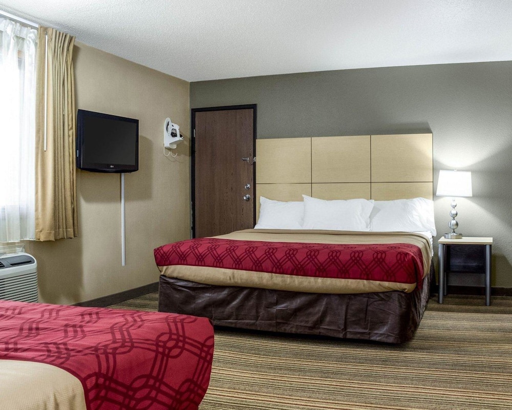 Econo Lodge Grand Forks near University 21/39