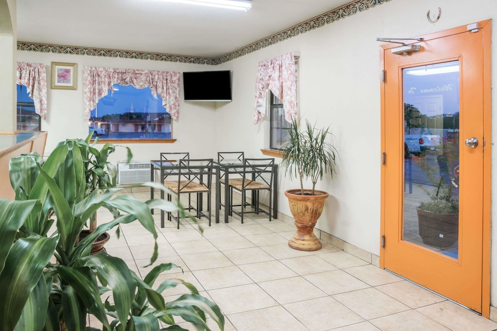 Travelodge by Wyndham Temple 6/22