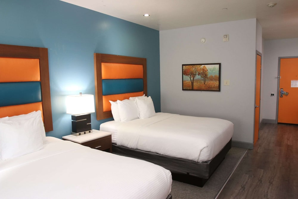 BLVD Hotel and Studios Universal-Hollywood, an Ascend Collection Hotel 22/75