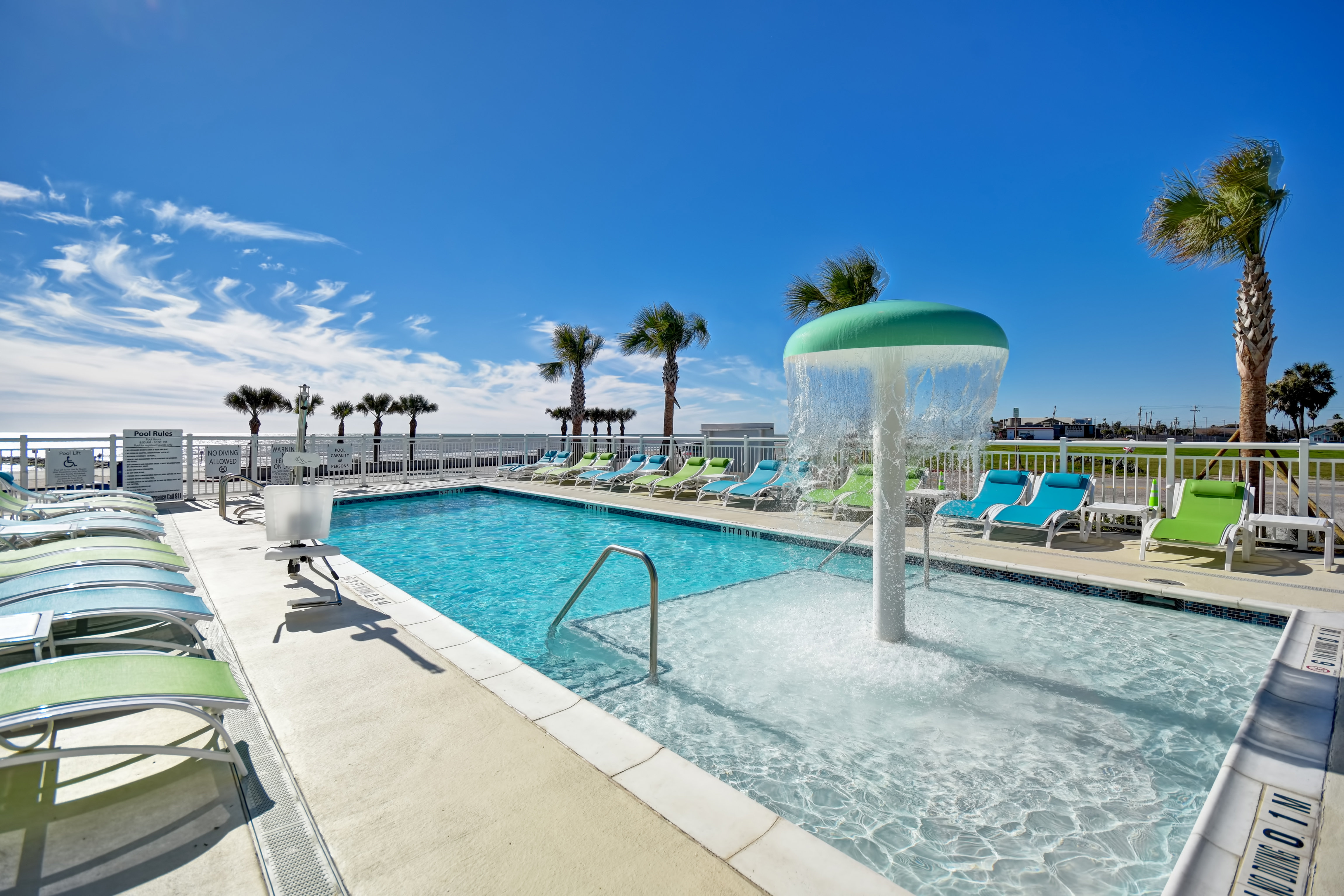 Holiday Inn Express Suites Galveston Beach 62/65