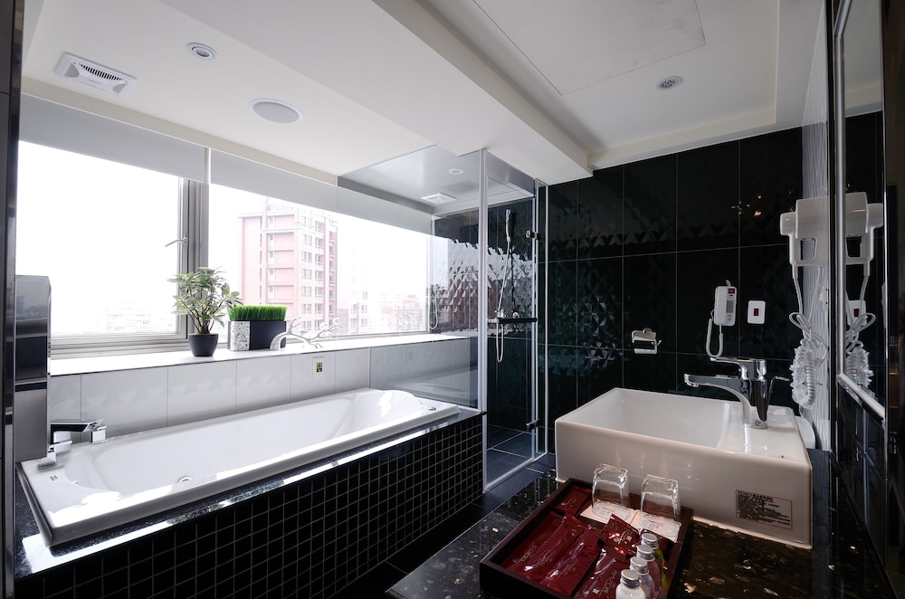 V One Vogue Hotel 4/50