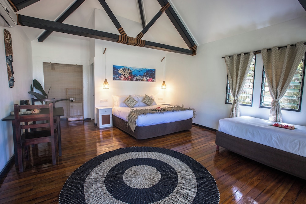 Deluxe, Bungalow, Single, 1 King and 1 Single Beds, Ocean Front