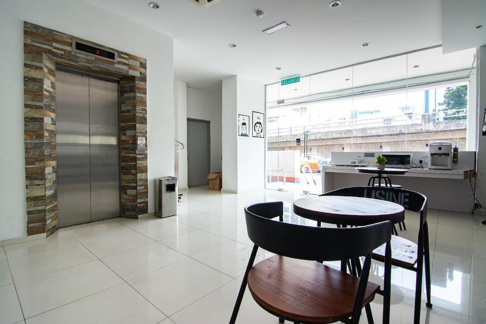 Hotel Zamburger Plaza Mahkota 9/67