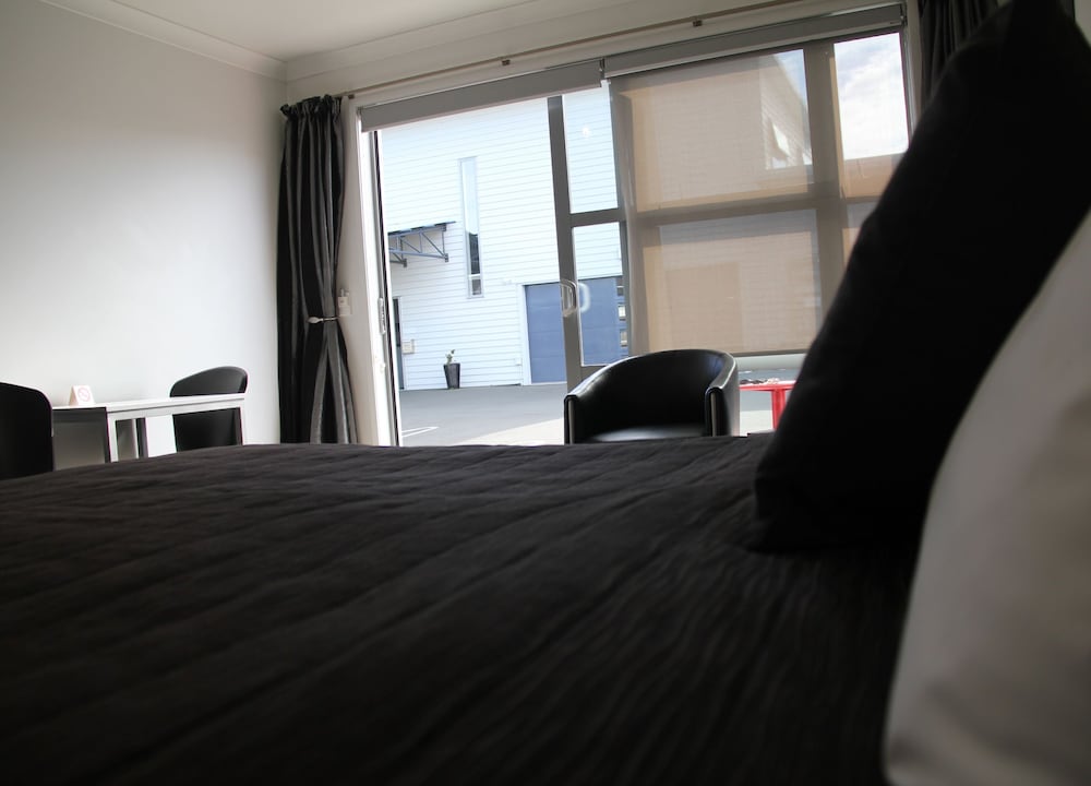 Pukekura Motor Lodge 24/38