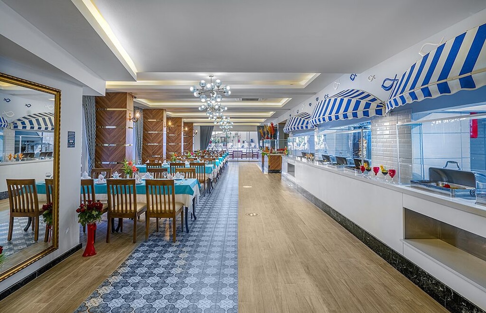 Ramira Beach Hotel 33/37